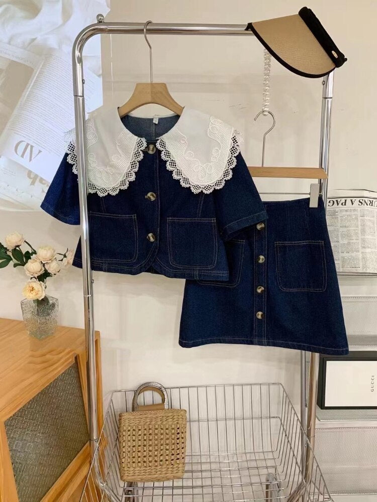 ชุดยีนส์ฤดูร้อนสุดหวาน เสื้อคอปกพีเตอร์แพนแต่งลูกไม้ กระดุมแถวเดียว + กระโปรงเอไลน์เอวสูง