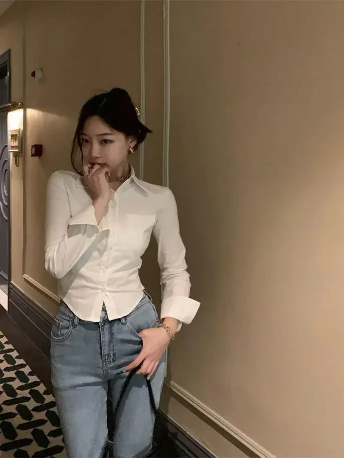 เสื้อเชิ้ตผู้หญิง พับแขน ทรงสลิม คาร์ปท็อป ดีไซน์ใส่ได้ทุกวัน