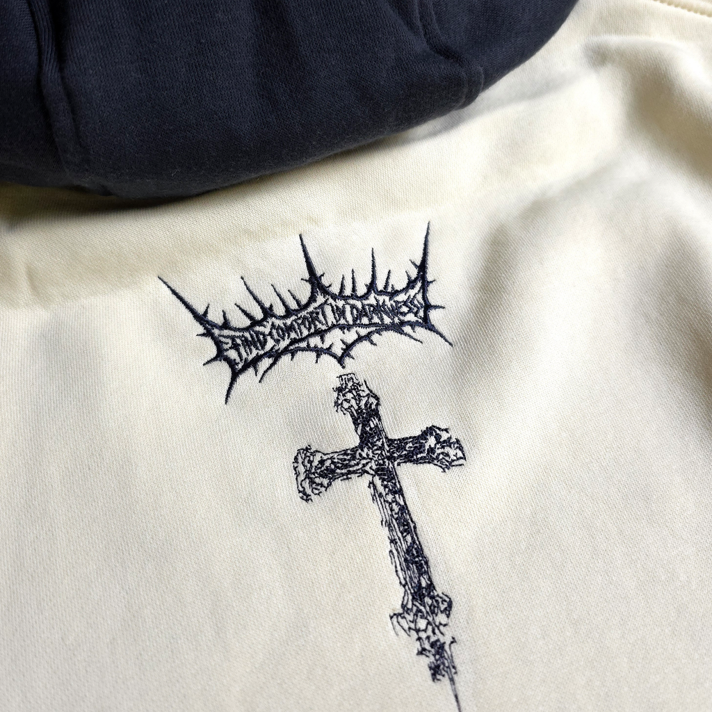 เสื้อฮู้ดแบบสวมลายสัญลักษณ์