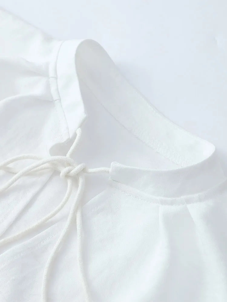 ชุดขาสั้นผู้หญิงผ้าฝ้ายลินินสีพื้นแต่งระบาย คอวี แขนยาว มีเชือกผูก หลวม 2 ชิ้น