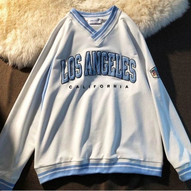 เสื้อสเวตเตอร์ปักลาย LOS ANGELES CALIFORNIA ทรงโอเวอร์ไซส์ คอวี แบบสวม